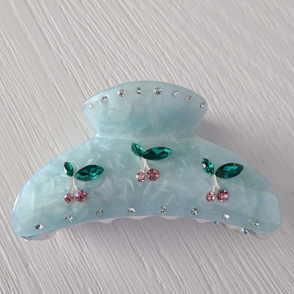 Large Resin Hair Clip - Urban Outfitters